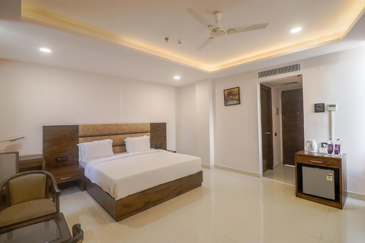 Fabhotel Mid Town Grand Панчкула Экстерьер фото