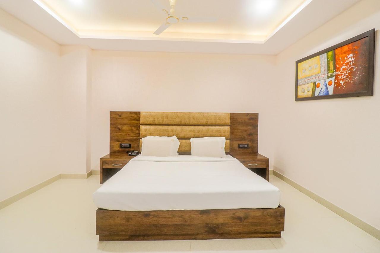 Fabhotel Mid Town Grand Панчкула Экстерьер фото