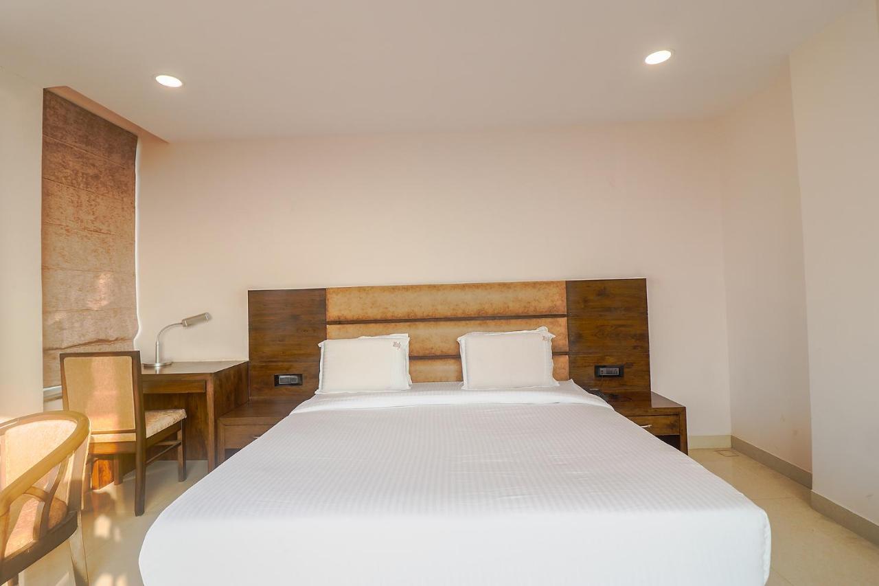 Fabhotel Mid Town Grand Панчкула Экстерьер фото