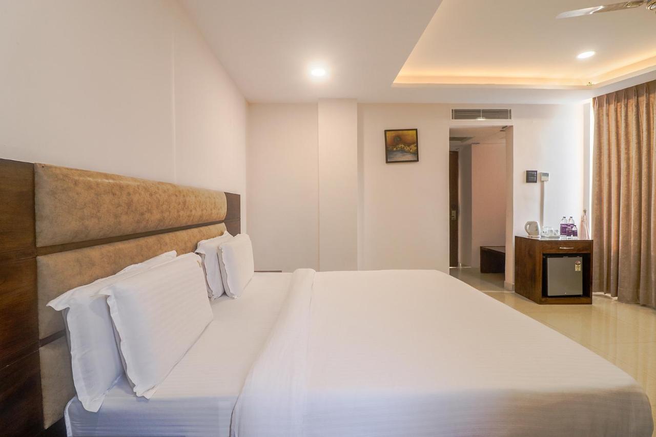 Fabhotel Mid Town Grand Панчкула Экстерьер фото