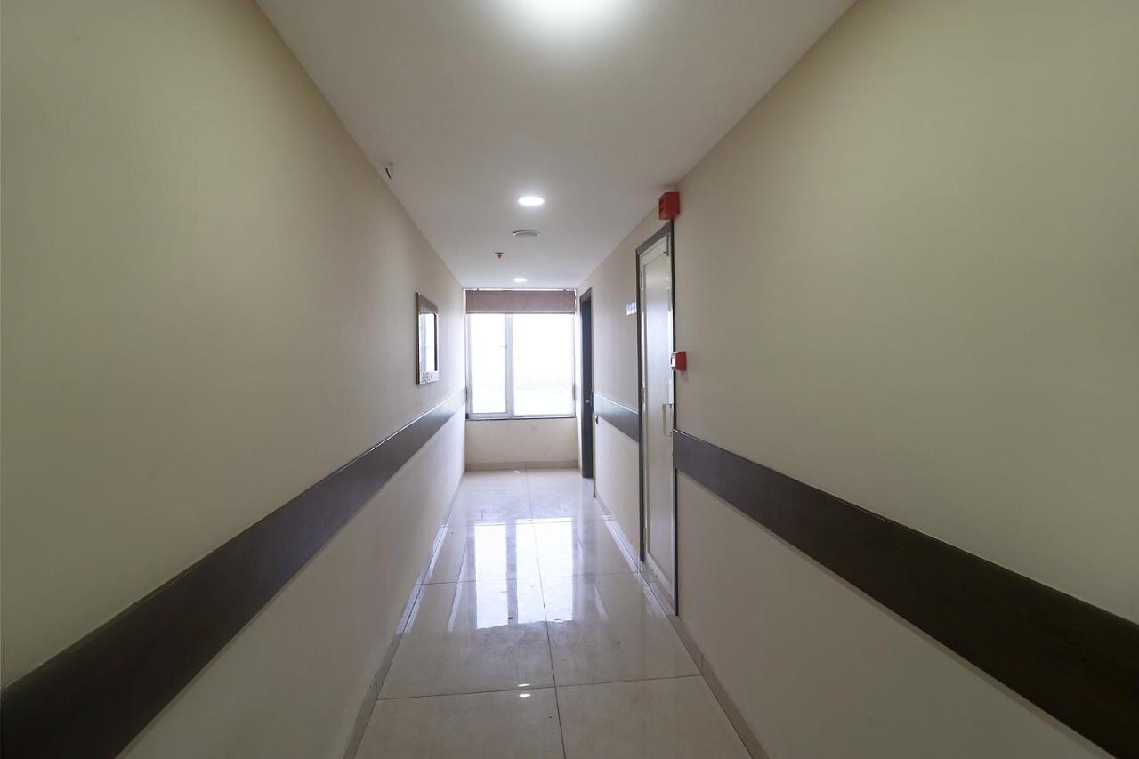 Fabhotel Mid Town Grand Панчкула Экстерьер фото