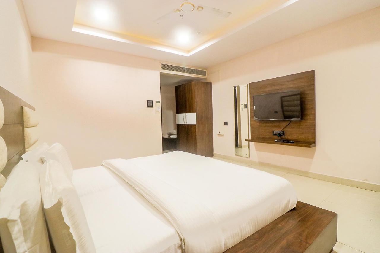Fabhotel Mid Town Grand Панчкула Экстерьер фото