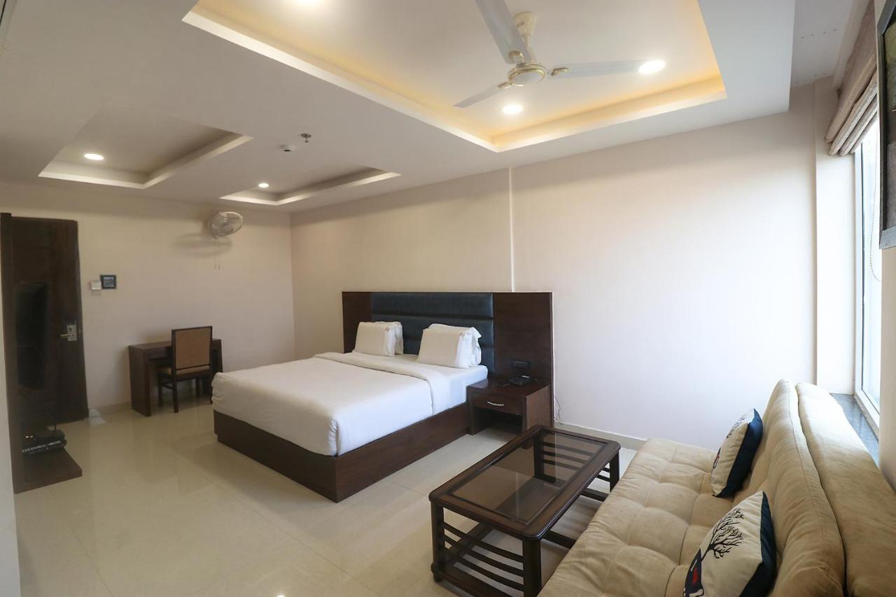 Fabhotel Mid Town Grand Панчкула Экстерьер фото