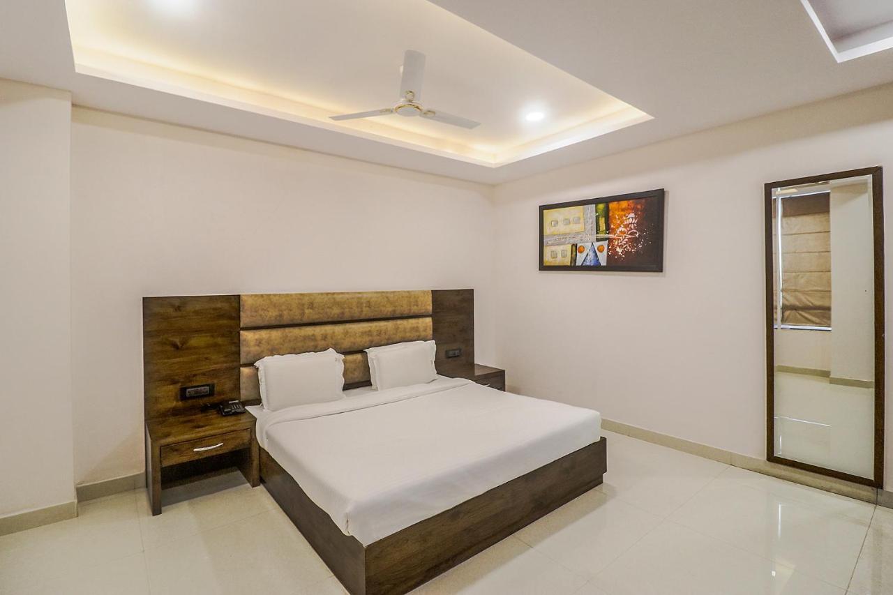 Fabhotel Mid Town Grand Панчкула Экстерьер фото