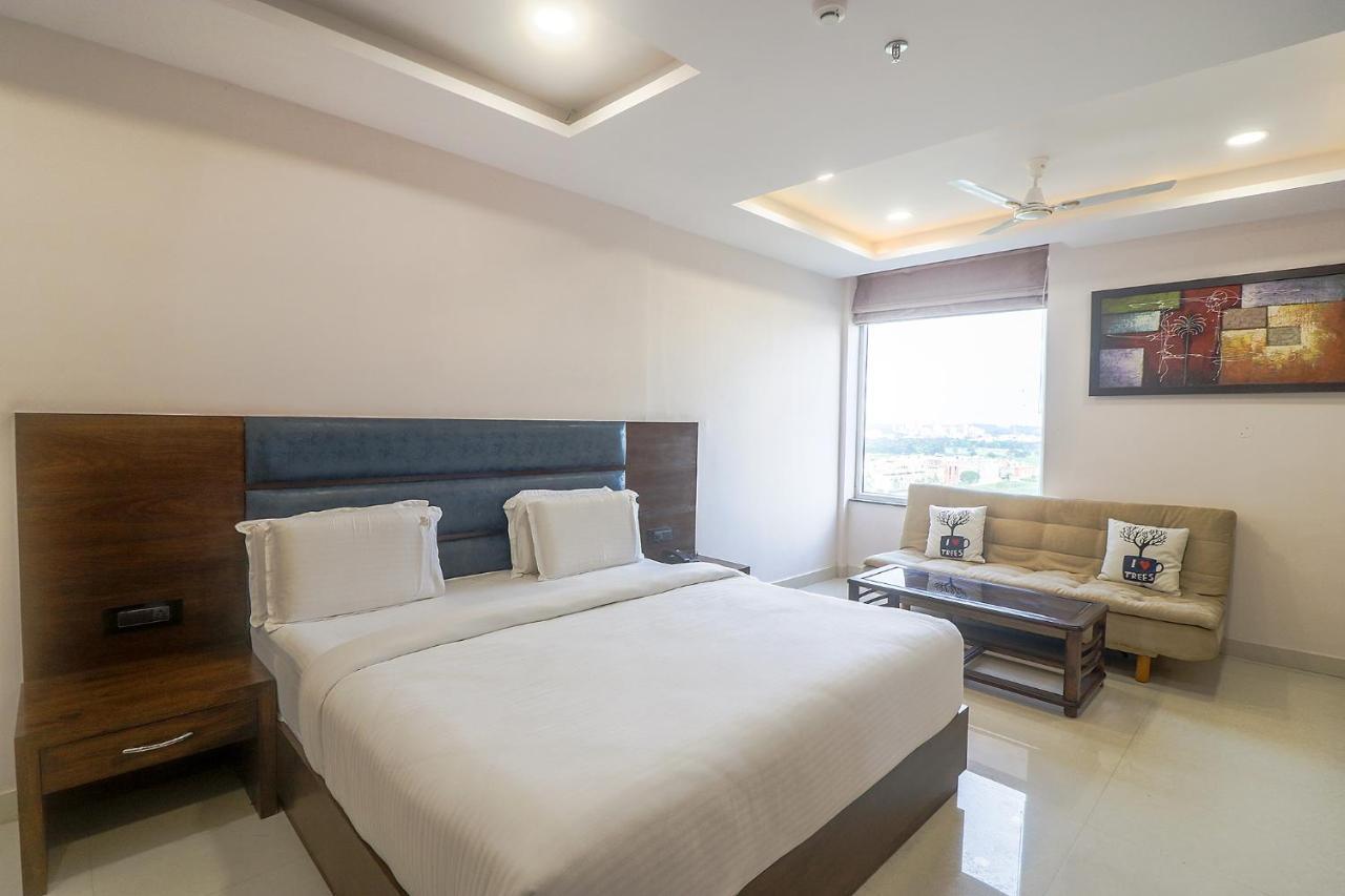 Fabhotel Mid Town Grand Панчкула Экстерьер фото
