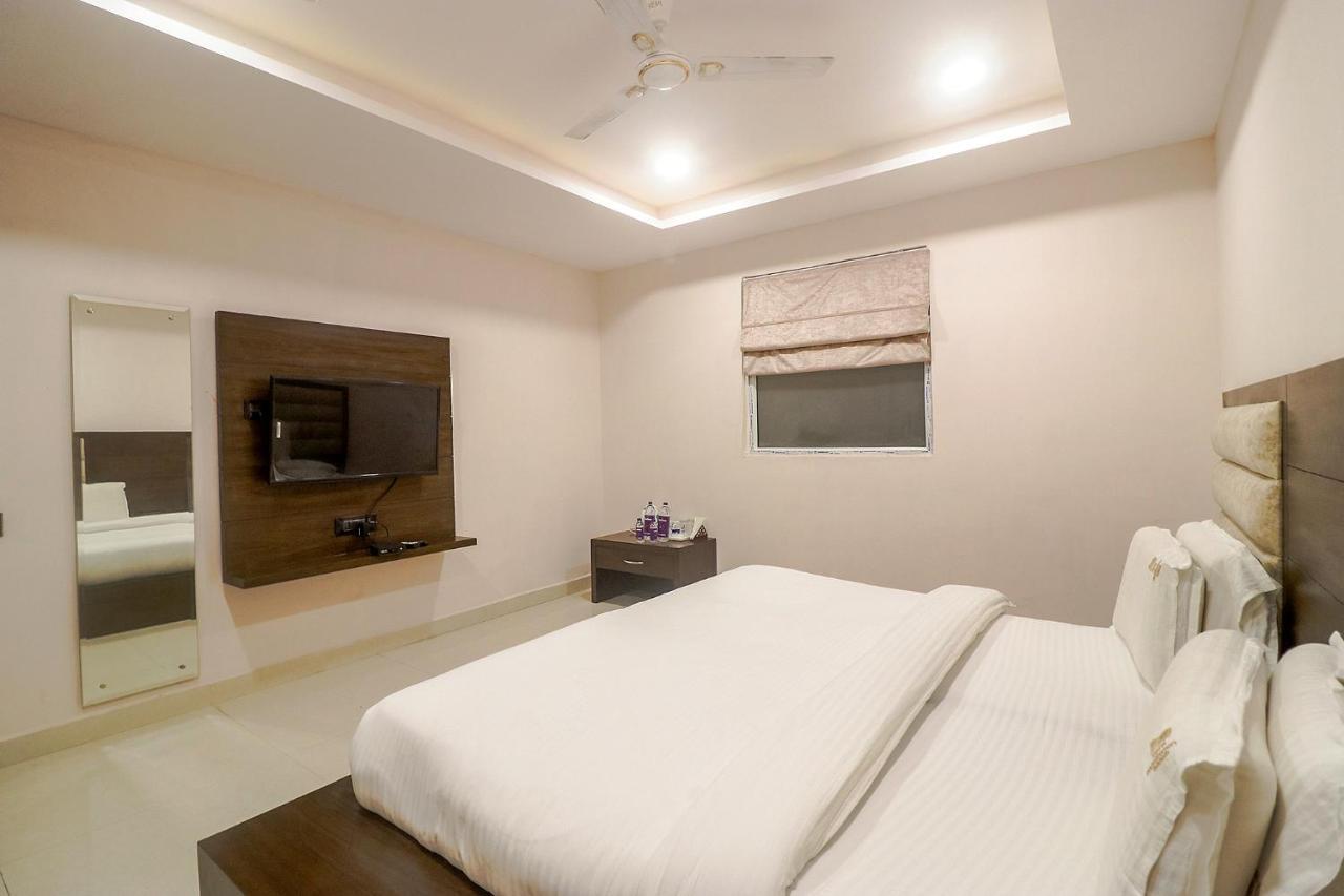 Fabhotel Mid Town Grand Панчкула Экстерьер фото