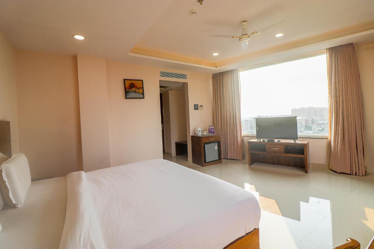 Fabhotel Mid Town Grand Панчкула Экстерьер фото