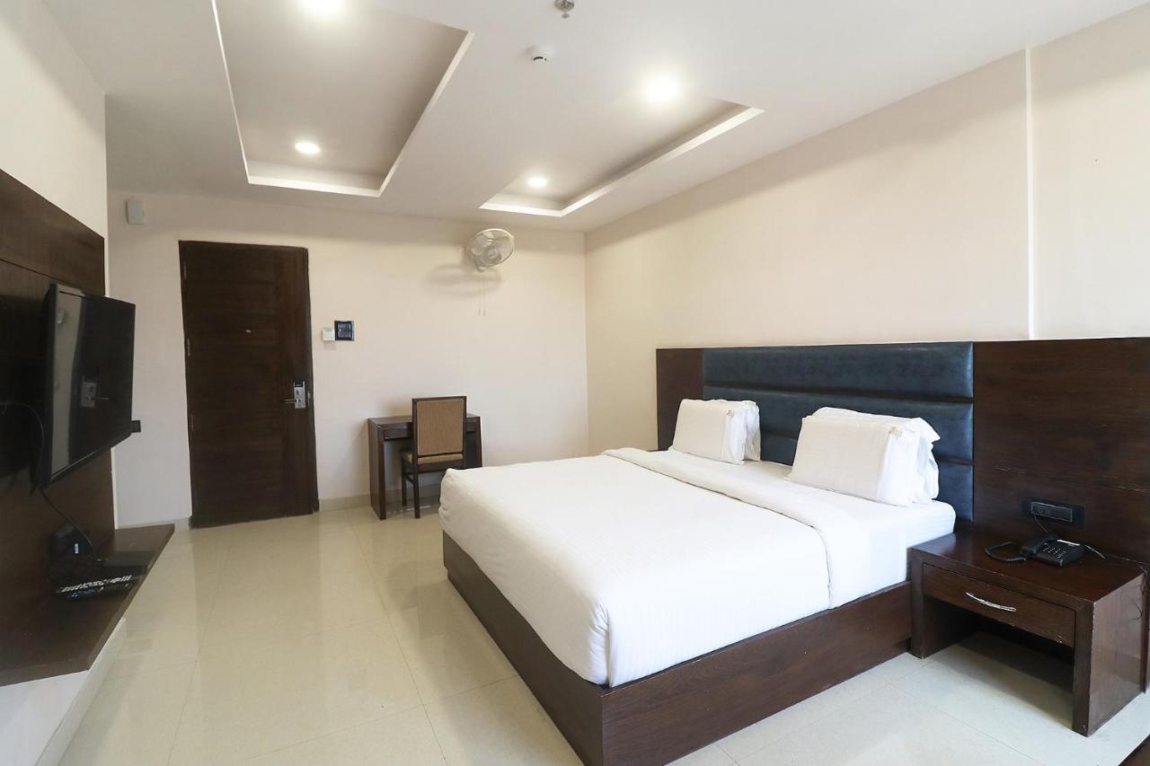 Fabhotel Mid Town Grand Панчкула Экстерьер фото
