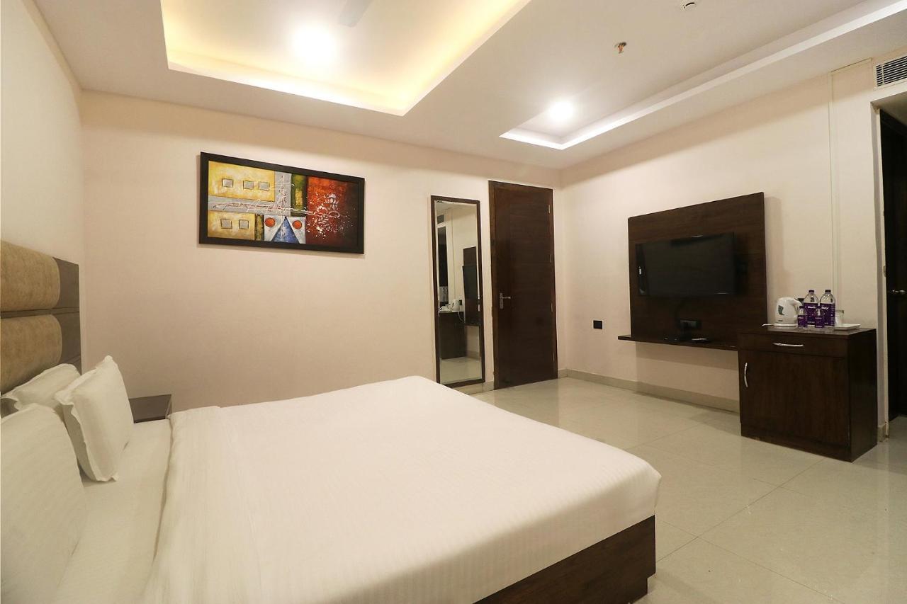 Fabhotel Mid Town Grand Панчкула Экстерьер фото