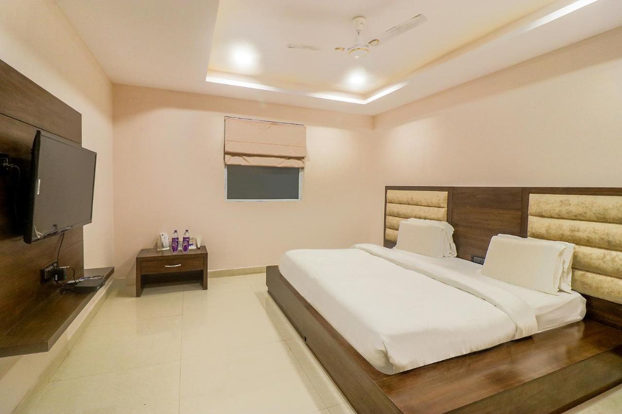 Fabhotel Mid Town Grand Панчкула Экстерьер фото
